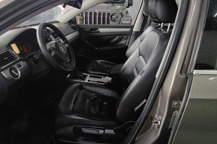 Used Volkswagen Passat 2011 1.8 TSI DSG Prestige Edition Left Front Seat