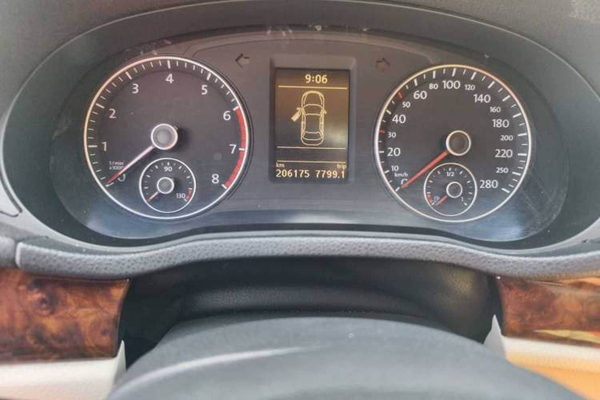 Used Volkswagen Passat 2011 1.8TSI DSG Prestige Edition Odometer Close Up