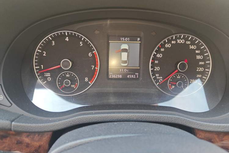 Used Volkswagen Passat 2011 1.8TSI DSG Prestige Edition Odometer Close Up