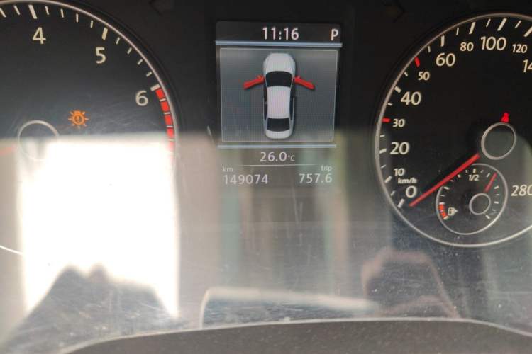 Used Volkswagen Passat 2011 1.8TSI DSG Prestige Edition Odometer Close Up
