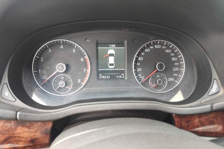 Used Volkswagen Passat 2011 1.8 TSI DSG Prestige Edition Odometer Close Up