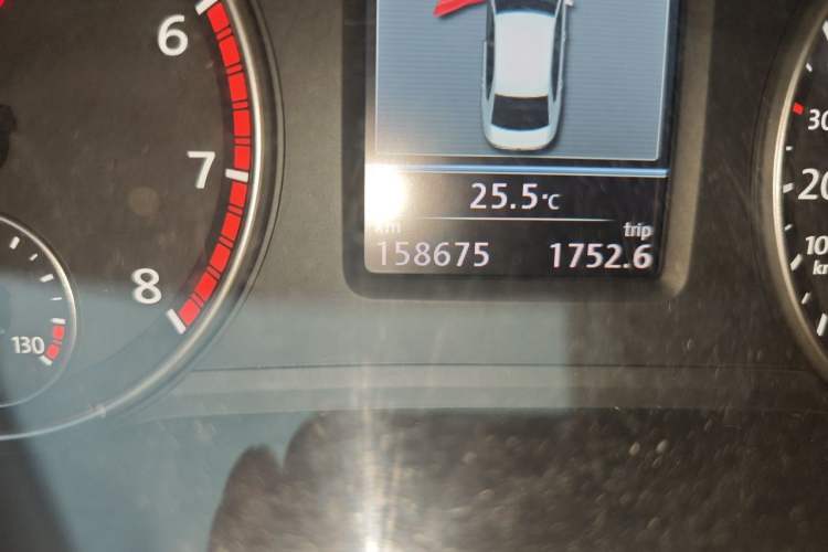 Used Volkswagen Passat 2011 1.8TSI DSG Prestige Edition Odometer Close Up