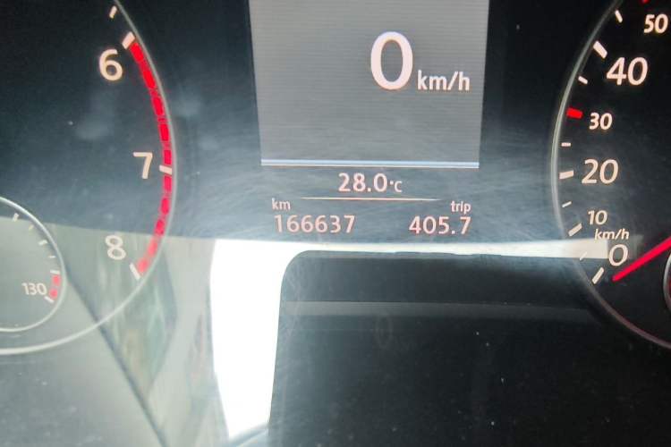 Used Volkswagen Passat 2011 1.8TSI DSG Prestige Edition Odometer Close Up