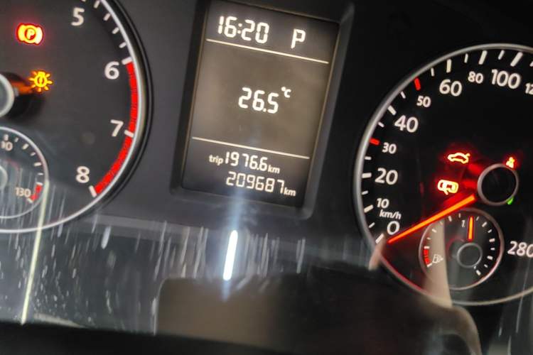 Used Volkswagen Passat 2011 1.8 TSI DSG Prestige Edition Odometer Close Up