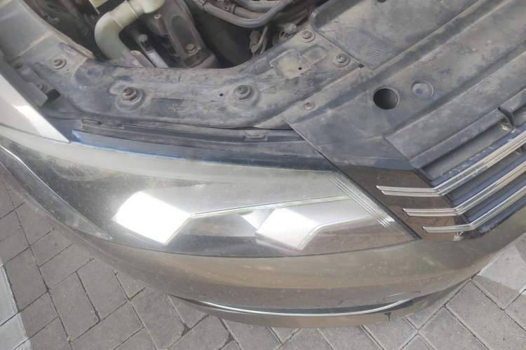 Used Volkswagen Passat 2011 1.8TSI Automatic Prestige Edition Right Front Headlight