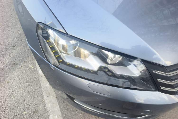 Used Volkswagen Passat 2011 2.0 TSI DSG Ultimate Edition Right Front Headlight