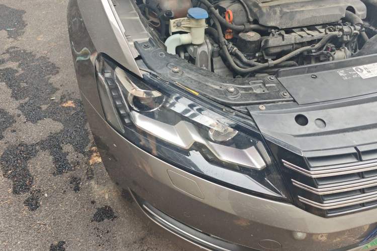 Used Volkswagen Passat 2011 1.8TSI DSG Prestige Edition Right Front Headlight