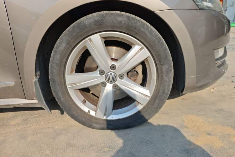 Used Volkswagen Passat 2011 1.8 TSI DSG Ultimate Edition Right Front Wheel Hub