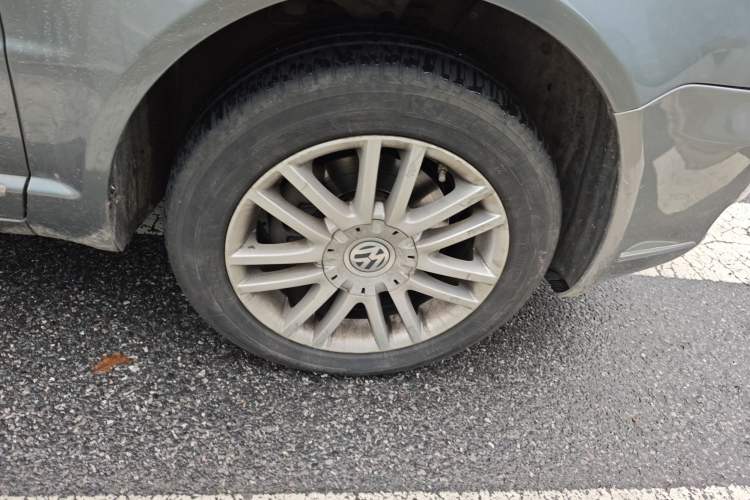 Used Volkswagen Passat 2011 1.8T Automatic Luxury Model Right Front Wheel Hub