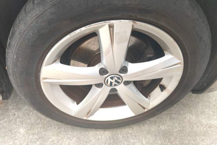 Used Volkswagen Passat 2011 1.8TSI DSG Prestige Edition Right Front Wheel Hub