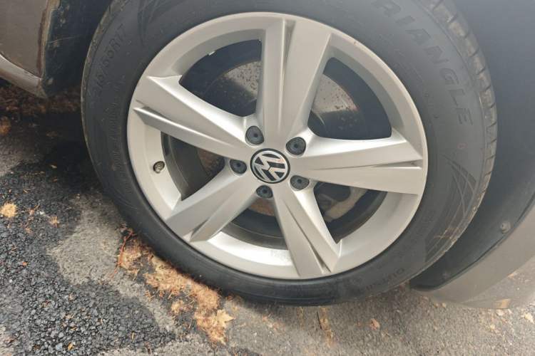 Used Volkswagen Passat 2011 1.8TSI DSG Prestige Edition Right Front Wheel Hub