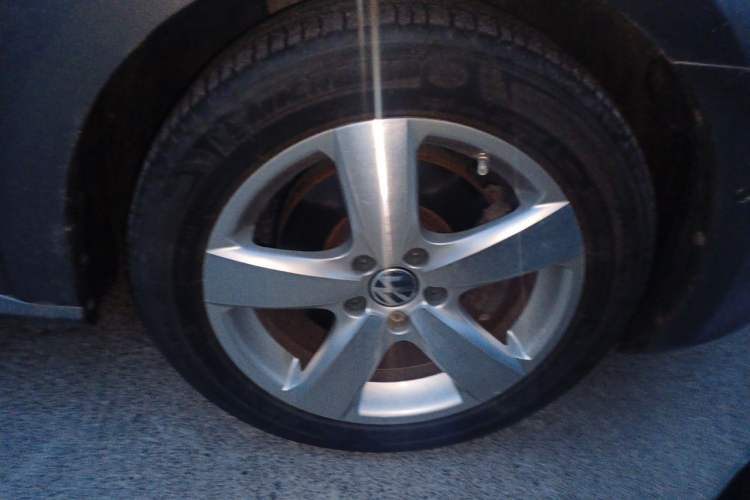 Used Volkswagen Passat 2011 3.0L V6 DSG Flagship Edition Right Front Wheel Hub