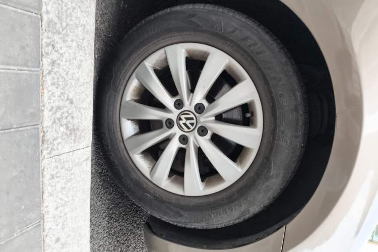 Used Volkswagen Passat 2011 1.4 TSI DSG Prestige Edition Right Front Wheel Hub