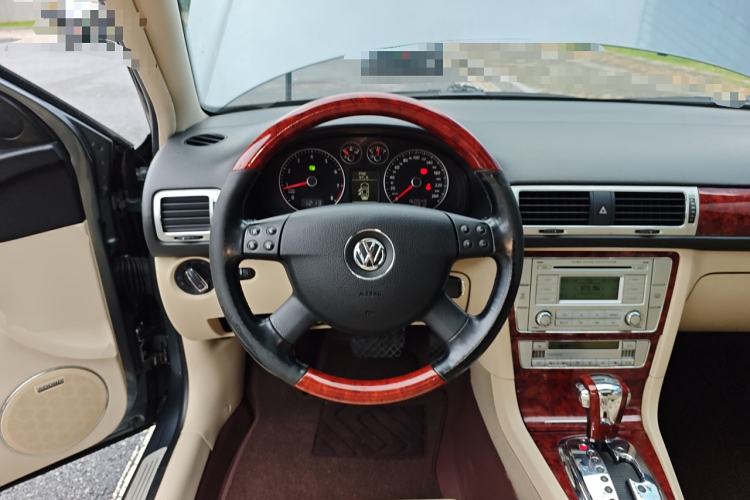 Used Volkswagen Passat 2011 1.8T Automatic Luxury Model Steering Wheel