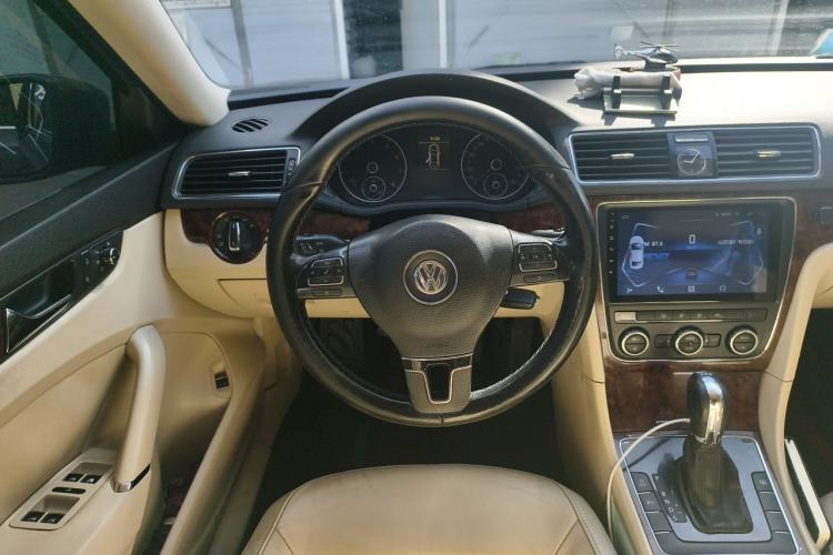 Used Volkswagen Passat 2011 1.8TSI DSG Prestige Edition Steering Wheel