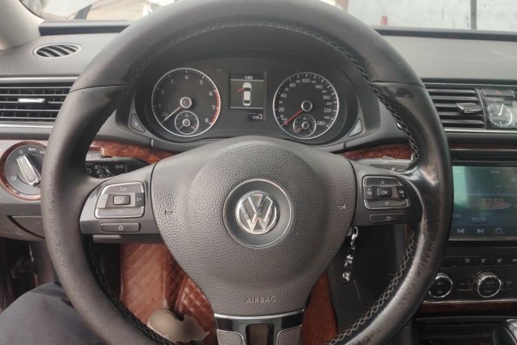 Used Volkswagen Passat 2011 1.8 TSI DSG Prestige Edition Steering Wheel