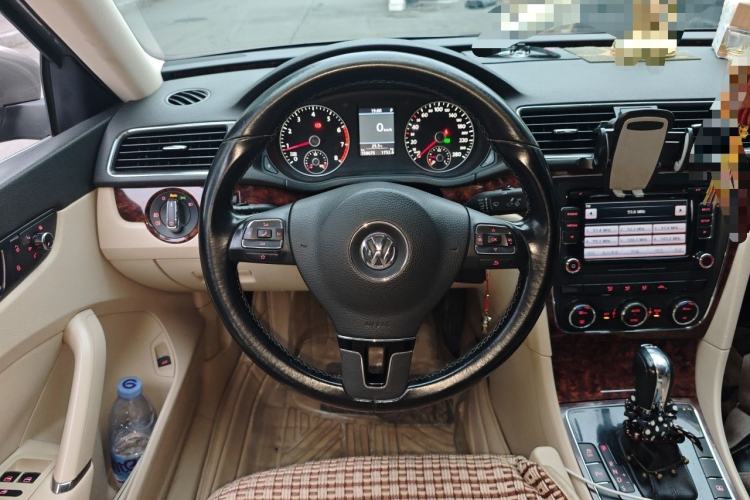 Used Volkswagen Passat 2011 1.8TSI DSG Prestige Edition Steering Wheel