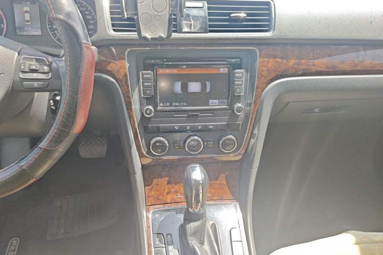 Used Volkswagen Passat 2011 1.8TSI DSG Prestige Edition Audio And AC Panel