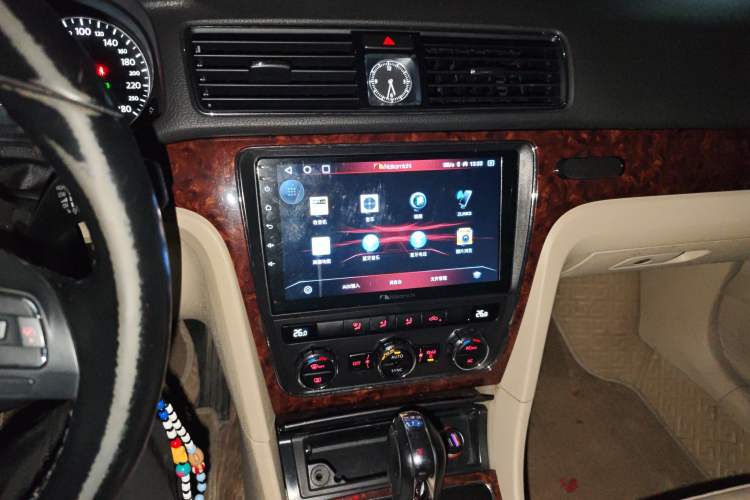 Used Volkswagen Passat 2011 1.8TSI DSG Prestige Edition Audio And AC Panel