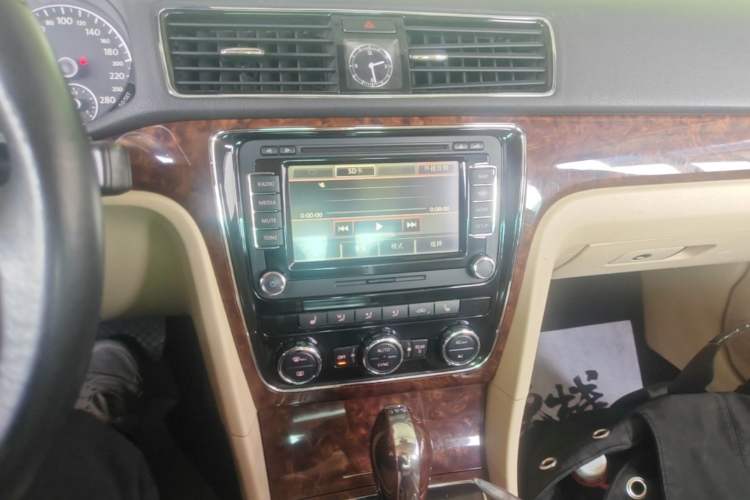 Used Volkswagen Passat 2011 2.0 TSI DSG Ultimate Edition Audio And AC Panel