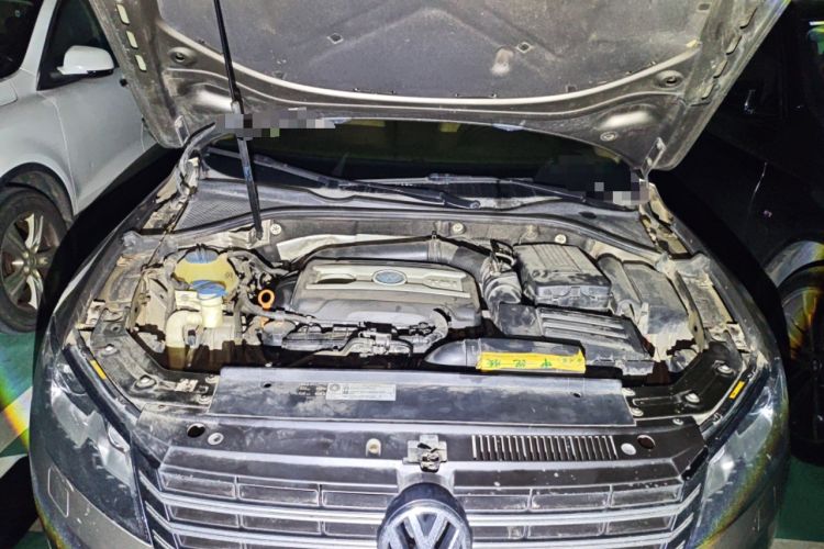 Used Volkswagen Passat 2011 1.8TSI DSG Prestige Edition Engine Bay