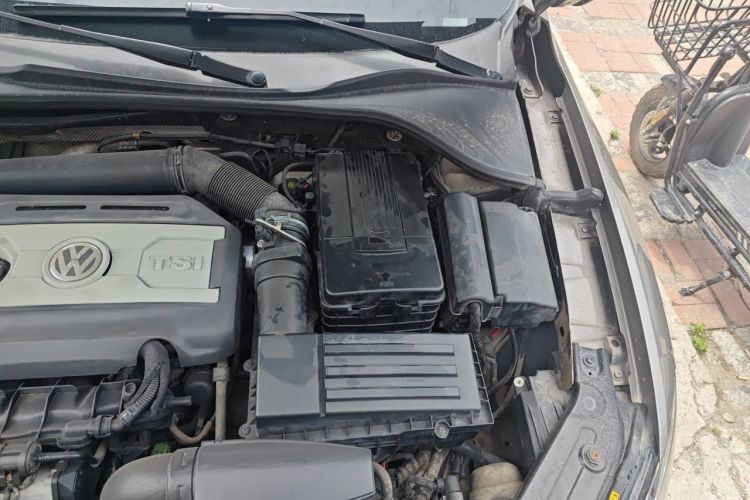 Used Volkswagen Passat 2011 1.8TSI DSG Prestige Edition Engine Bay Left