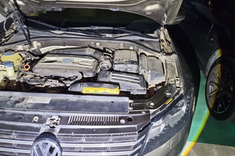 Used Volkswagen Passat 2011 1.8TSI DSG Prestige Edition Engine Bay Left