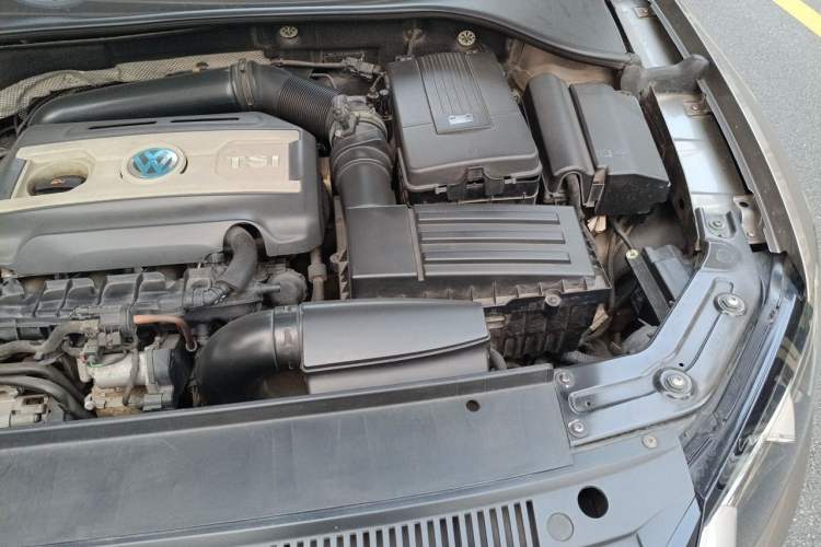 Used Volkswagen Passat 2011 1.8TSI Automatic Prestige Edition Engine Bay Left