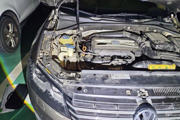 Used Volkswagen Passat 2011 1.8TSI DSG Prestige Edition Engine Bay Right