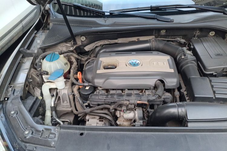 Used Volkswagen Passat 2011 1.8TSI Automatic Prestige Edition Engine Bay Right