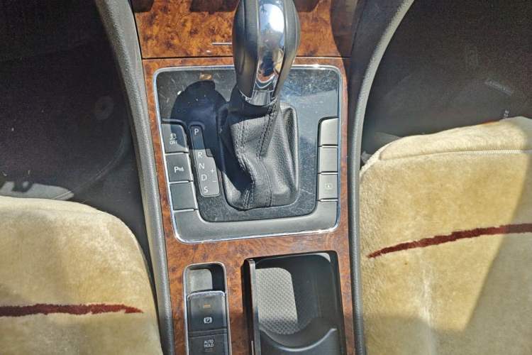 Used Volkswagen Passat 2011 1.8TSI DSG Prestige Edition Gear Lever