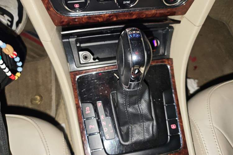 Used Volkswagen Passat 2011 1.8TSI DSG Prestige Edition Gear Lever
