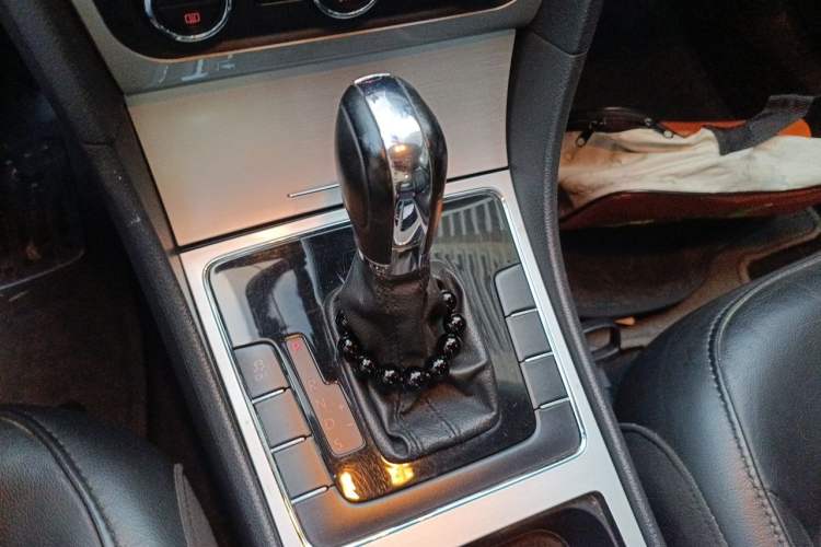 Used Volkswagen Passat 2011 1.8TSI Automatic Prestige Edition Gear Lever