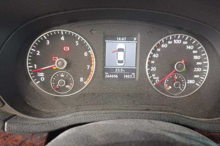 Used Volkswagen Passat 2011 2.0 TSI DSG Ultimate Edition Odometer Close Up