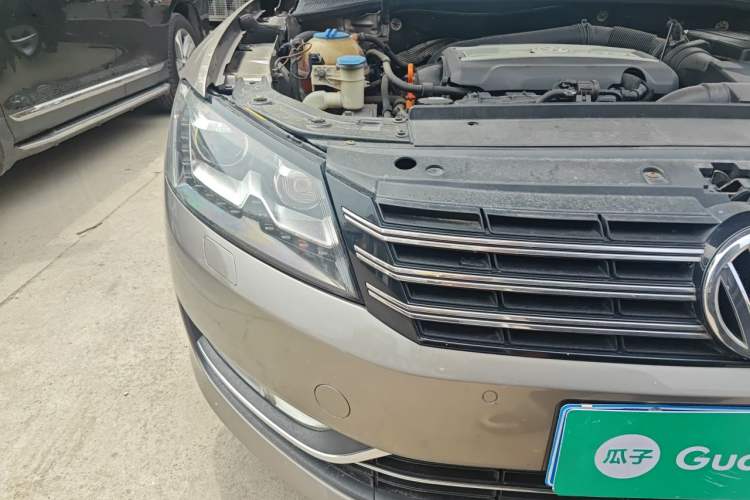 Used Volkswagen Passat 2011 1.8TSI DSG Prestige Edition Right Front Headlight