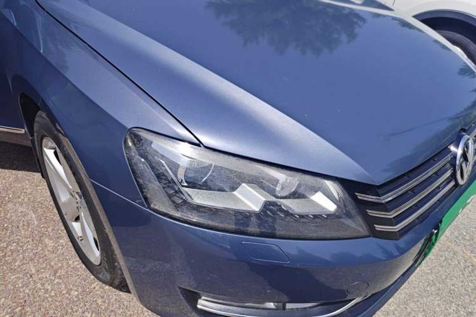 Used Volkswagen Passat 2011 1.8TSI DSG Prestige Edition Right Front Headlight