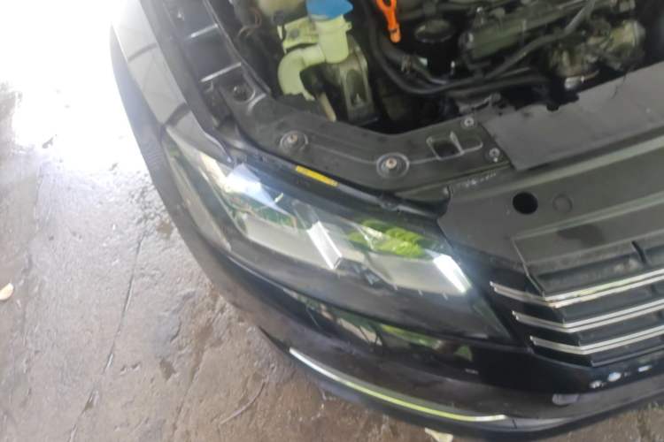 Used Volkswagen Passat 2011 2.0 TSI DSG Ultimate Edition Right Front Headlight