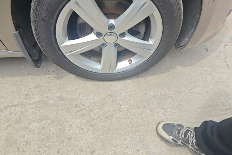 Used Volkswagen Passat 2011 1.8TSI DSG Prestige Edition Right Front Wheel Hub
