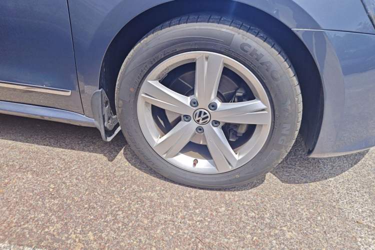 Used Volkswagen Passat 2011 1.8TSI DSG Prestige Edition Right Front Wheel Hub