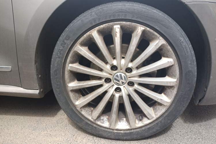 Used Volkswagen Passat 2011 2.0 TSI DSG Ultimate Edition Right Front Wheel Hub