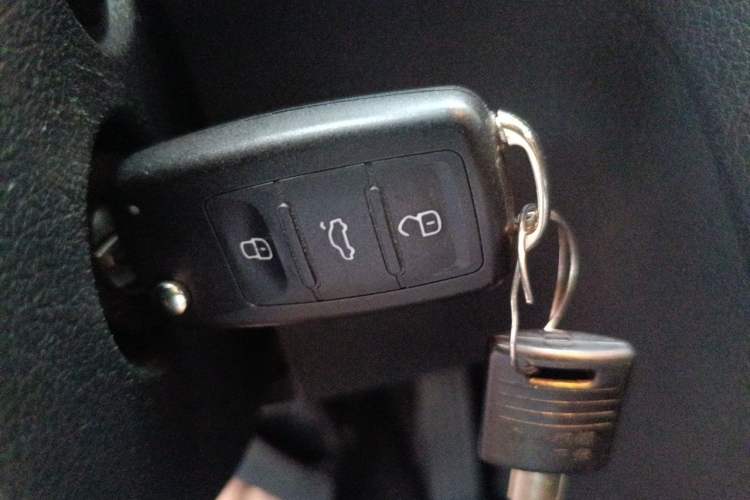 Used Volkswagen Passat 2011 1.8TSI Automatic Prestige Edition Vehicle Key