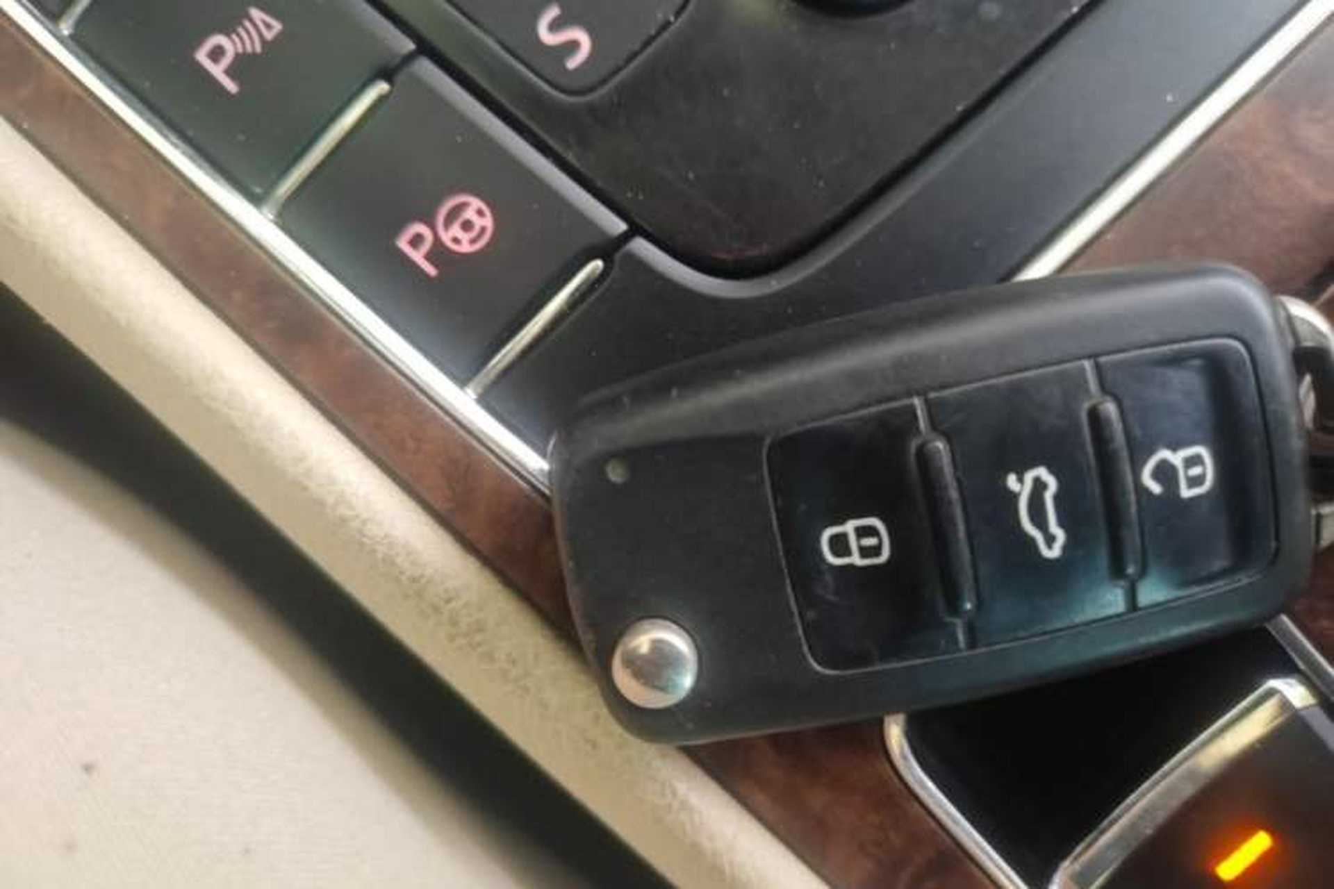 Used Volkswagen Passat 2011 2.0 TSI DSG Ultimate Edition Vehicle Key