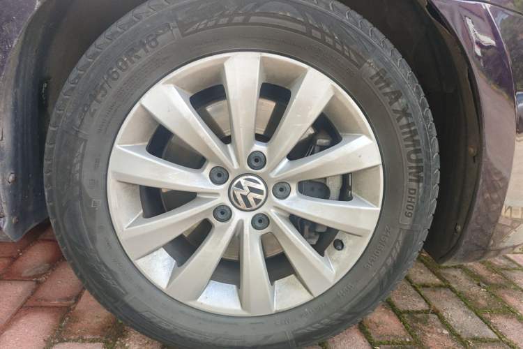 Used Volkswagen Passat 2011 1.8 TSI DSG Prestige Edition Right Front Wheel Hub