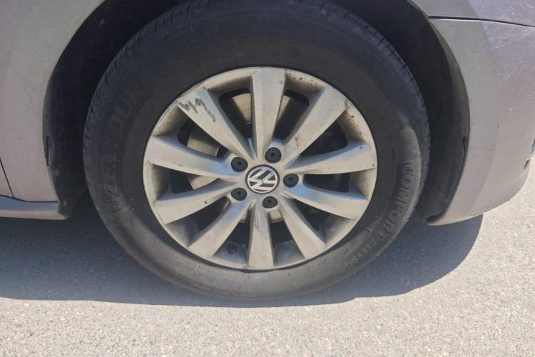 Used Volkswagen Passat 2011 1.8 TSI DSG Prestige Edition Right Front Wheel Hub