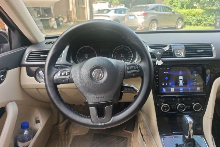 Used Volkswagen Passat 2011 1.8 TSI DSG Prestige Edition Steering Wheel
