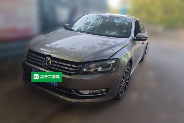 Ojetý Volkswagen Passat 2011 2.0 TSI DSG Ultimate Edition