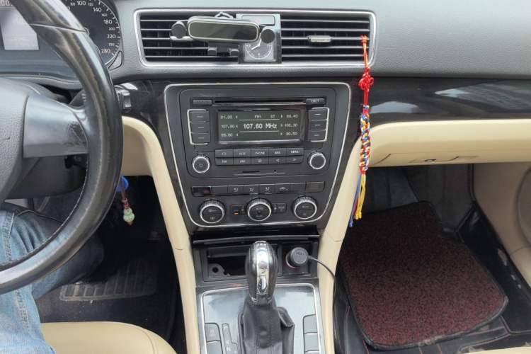 Used Volkswagen Passat 2011 1.8 TSI DSG Prestige Edition Audio And AC Panel
