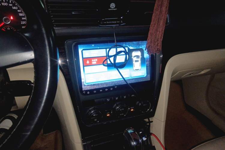Used Volkswagen Passat 2011 1.8 TSI DSG Prestige Edition Audio And AC Panel