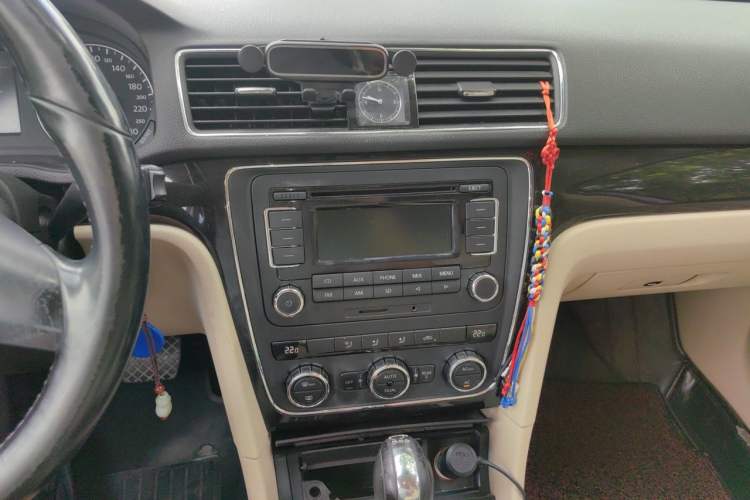 Used Volkswagen Passat 2011 1.8 TSI DSG Prestige Edition Audio And AC Panel
