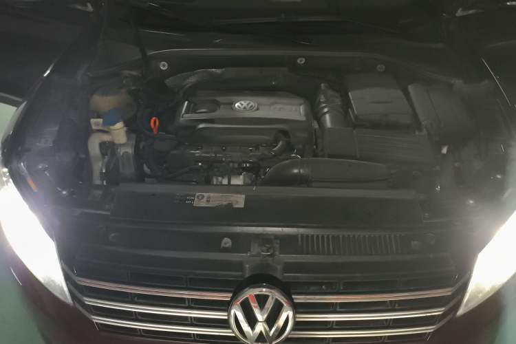 Used Volkswagen Passat 2011 1.8TSI DSG Prestige Edition Engine Bay